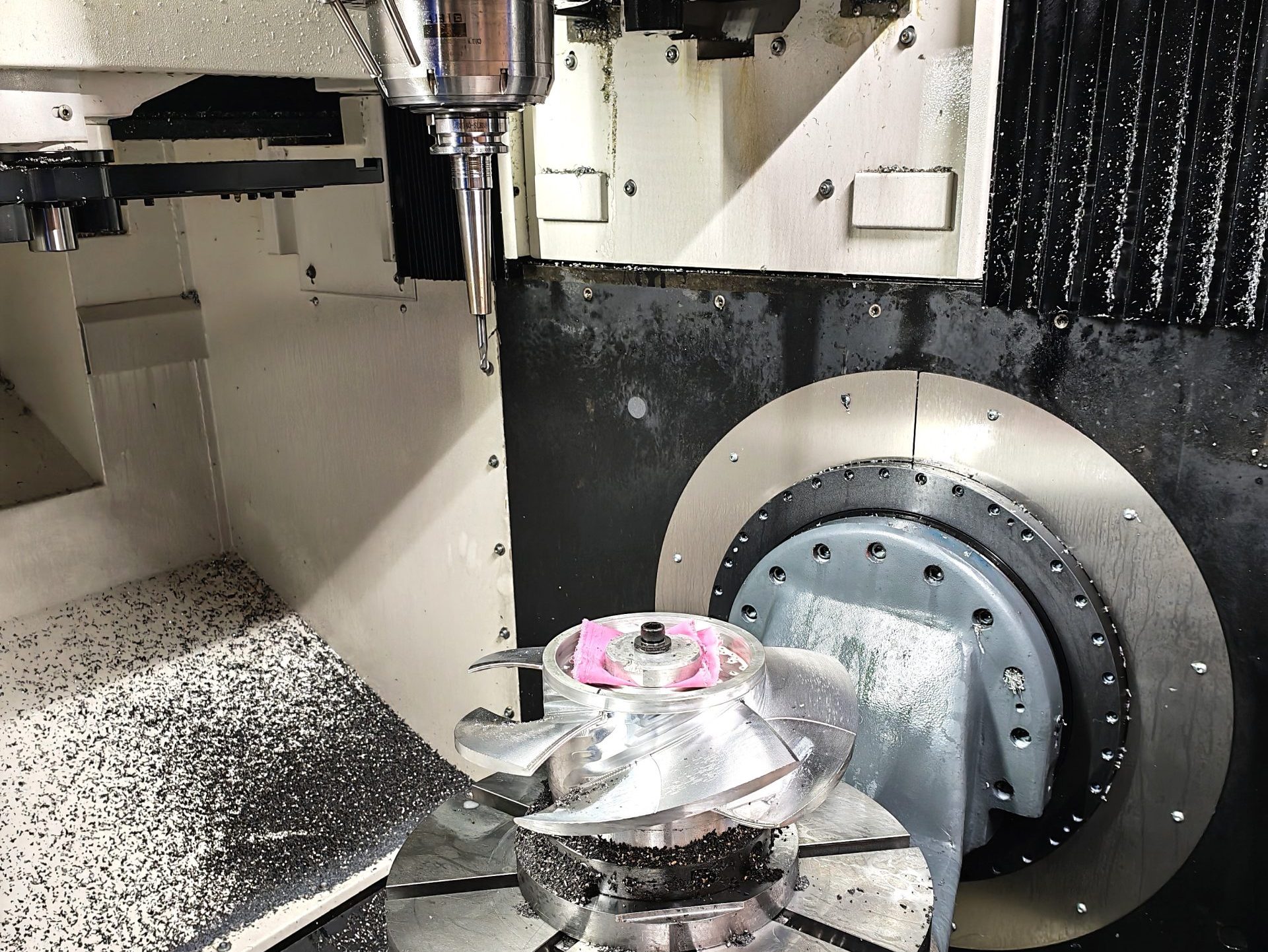 The 5-axis machining center is currently processing the wheels for the customer